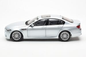 BMW M5 F10 Silverstone Hopea Paragon 1:18 80432186353 Metalli — kuva 4 / 8