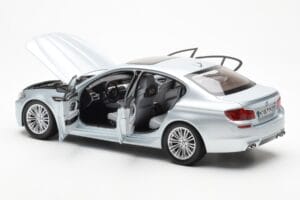 BMW M5 F10 Silverstone Hopea Paragon 1:18 80432186353 Metalli — kuva 5 / 8