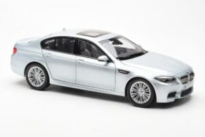 BMW M5 F10 Silverstone Hopea Paragon 1:18 80432186353 Metalli — kuva 6 / 8