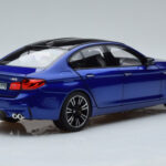 BMW M5 F90 Marina Bay Sininen Norev 1:18 - image 3 of 7