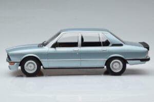 BMW M535i E12 Sininen Norev 1:18 183269 Metalli — kuva 3 / 6