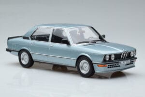BMW M535i E12 Sininen Norev 1:18 183269 Metalli — kuva 4 / 6