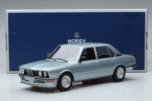 BMW M535i E12 Sininen Norev 1:18 183269 Metalli — kuva 6 / 6