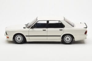 BMW M535i E28 Alpine Valkoinen AUTOart 1:18 75161 Metalli — kuva 4 / 10