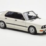 BMW M535i E28 Alpine Valkoinen AUTOart 1:18 - image 6 of 10