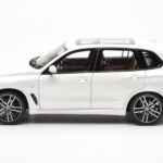 BMW X5 G05 Valkoinen Paragon 1:18 - image 4 of 8
