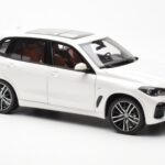 BMW X5 G05 Valkoinen Paragon 1:18 - image 6 of 8