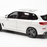 BMW X5 G05 Valkoinen Paragon 1:18 - image 7 of 8