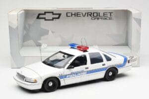 Chevrolet Caprice Sebring Poliisi UT Models 1:18 21029 Metalli — kuva 6 / 6