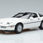 Chevrolet Corvette C4 Valkoinen AUTOart 1:18 71243 Metalli