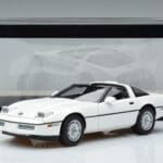 Chevrolet Corvette C4 Valkoinen AUTOart 1:18 71243 Metalli - image 8 of 8