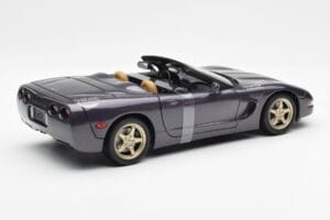 Chevrolet Corvette C5 Avoauto Violetti Helmiäinen Metallic UT Models 1:18 21010 Metalli — kuva 2 / 6