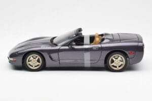 Chevrolet Corvette C5 Avoauto Violetti Helmiäinen Metallic UT Models 1:18 21010 Metalli — kuva 3 / 6