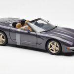 Chevrolet Corvette C5 Avoauto Violetti Helmiäinen Metallic UT Models 1:18 - image 4 of 6