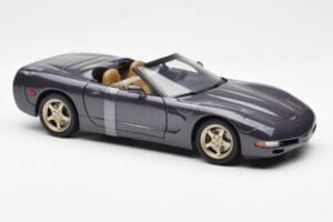 Chevrolet Corvette C5 Avoauto Violetti Helmiäinen Metallic UT Models 1:18 21010 Metalli — kuva 4 / 6