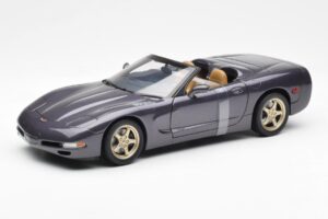 Chevrolet Corvette C5 Avoauto Violetti Helmiäinen Metallic UT Models 1:18