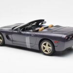 Chevrolet Corvette C5 Avoauto Violetti Helmiäinen Metallic UT Models 1:18 - image 5 of 6