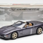 Chevrolet Corvette C5 Avoauto Violetti Helmiäinen Metallic UT Models 1:18 - image 6 of 6