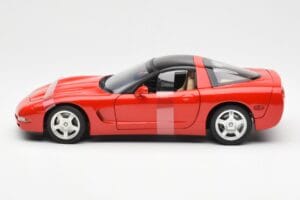 Chevrolet Corvette C5 Hardtop Punainen UT Models 1:18 21041 Metalli — kuva 3 / 6