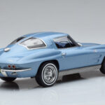 Chevrolet Corvette C2 Sting Ray Sininen Norev 1:18 - image 2 of 6