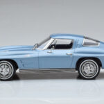 Chevrolet Corvette C2 Sting Ray Sininen Norev 1:18 - image 3 of 6