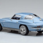 Chevrolet Corvette C2 Sting Ray Sininen Norev 1:18 - image 5 of 6