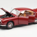 Daimler 250 V8 Punainen Paragon 1:18 PA-98312 - image 2 of 8