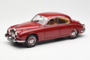 Daimler 250 V8 Punainen Paragon 1:18 PA-98312