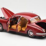 Daimler 250 V8 Punainen Paragon 1:18 PA-98312 - image 5 of 8