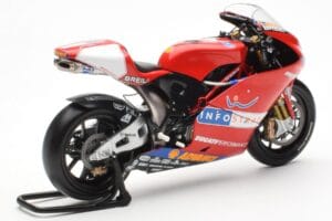 Ducati Desmosedici MotoGP Prova 2002 Minichamps 1:12 122020099 Metalli — kuva 3 / 4