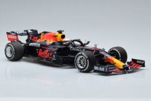 Red Bull Racing RB16B #33 M. Verstappen Abu Dhabi GP F1 World Champion 2021 Minichamps 1:18 110212333 Metalli — kuva 4 / 6
