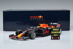 Red Bull Racing RB16B #33 M. Verstappen Abu Dhabi GP F1 World Champion 2021 Minichamps 1:18 110212333 Metalli — kuva 6 / 6