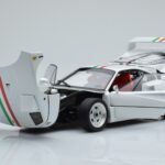 Ferrari F40 Helmenvalkea Italy Kyosho 1:18 - image 2 of 8
