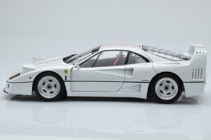 Ferrari F40 Helmenvalkea Italy Kyosho 1:18 08416PWT-G Metalli — kuva 4 / 8