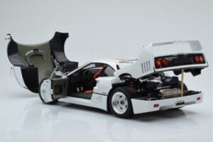 Ferrari F40 Helmenvalkea Italy Kyosho 1:18 08416PWT-G Metalli — kuva 5 / 8