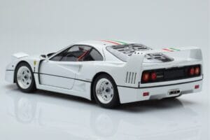 Ferrari F40 Helmenvalkea Italy Kyosho 1:18 08416PWT-G Metalli — kuva 7 / 8