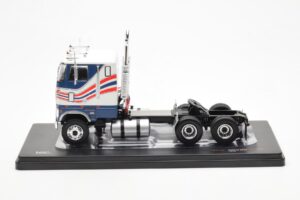 Ford CL 9000 Valkoinen Sininen IXO 1:43 TR177