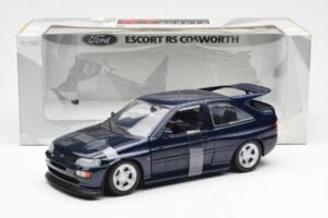 Ford Escort RS Cosworth Sininen Metallic UT Models 1:18 180082101-R1 Metalli — kuva 2 / 6