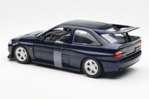 Ford Escort RS Cosworth Sininen Metallic UT Models 1:18 180082101-R1 Metalli — kuva 4 / 6
