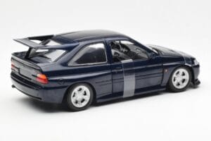 Ford Escort RS Cosworth Sininen Metallic UT Models 1:18 180082101-R1 Metalli — kuva 5 / 6