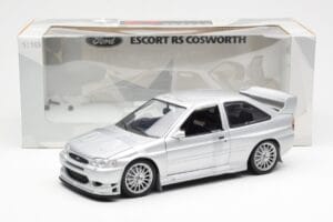 Ford Escort RS Cosworth Katumalli Hopea UT Models 1:18 22706 Metalli — kuva 2 / 6