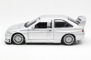 Ford Escort RS Cosworth Katumalli Hopea UT Models 1:18 22706 Metalli — kuva 3 / 6
