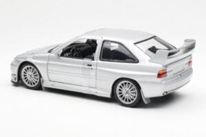 Ford Escort RS Cosworth Katumalli Hopea UT Models 1:18 22706 Metalli — kuva 4 / 6