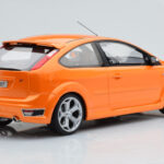 Ford Focus Mk2 ST 2.5 Electric Oranssi Otto 1:18 - image 2 of 6