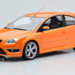 Ford Focus Mk2 ST 2.5 Electric Oranssi Otto 1:18