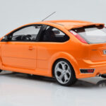 Ford Focus Mk2 ST 2.5 Electric Oranssi Otto 1:18 - image 5 of 6
