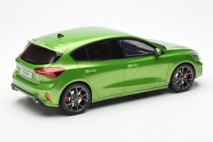 Ford Focus Mk5 ST Phase 2 Mean Vihreä Otto 1:18 OT450 Hartsi — kuva 2 / 6