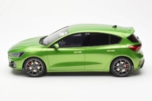 Ford Focus Mk5 ST Phase 2 Mean Vihreä Otto 1:18 OT450 Hartsi — kuva 3 / 6