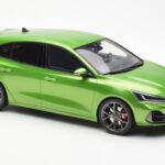 Ford Focus Mk5 ST Phase 2 Mean Vihreä Otto 1:18 OT450 - image 4 of 6
