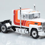 Ford LTL 9000 Valkoinen Punainen Oranssi IXO 1:43 - image 3 of 5